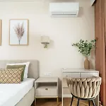 Boho Harmony Luxury - Ac Parking & Balcony - By Uniquerent